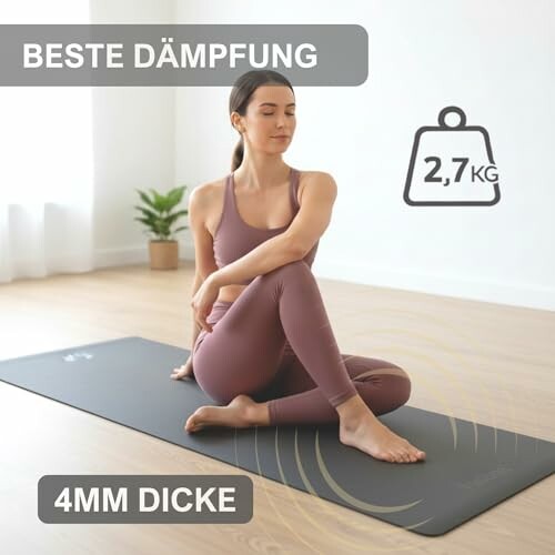 Frau auf Yogamatte in entspannter Pose